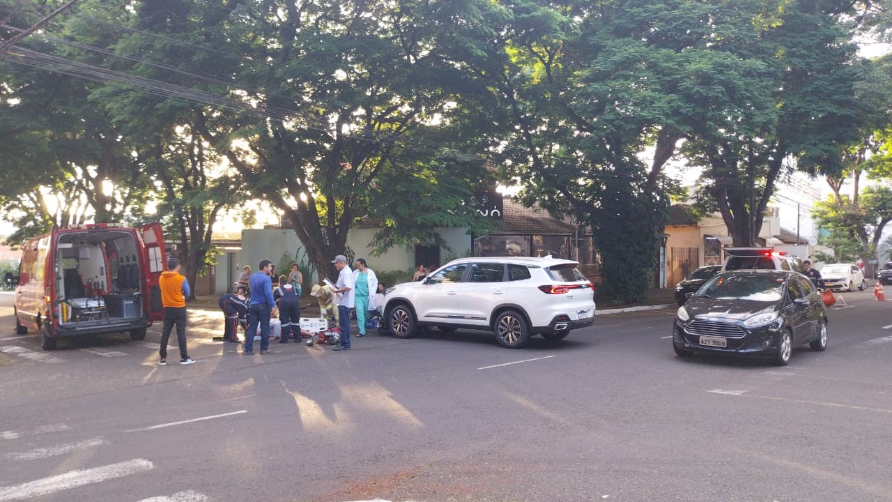 Casal em motocicleta fica ferido em acidente na Zona 4