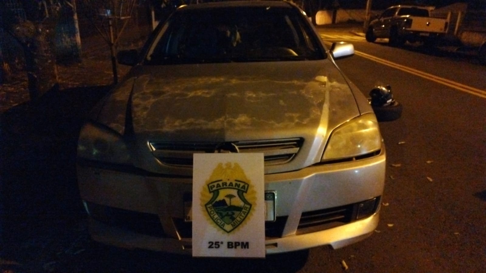 Dupla armada rende condutora, foge e é presa após perseguição policial