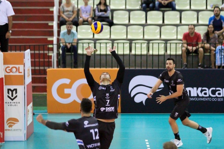 Em casa, Maringá vence o América na Superliga de Vôlei