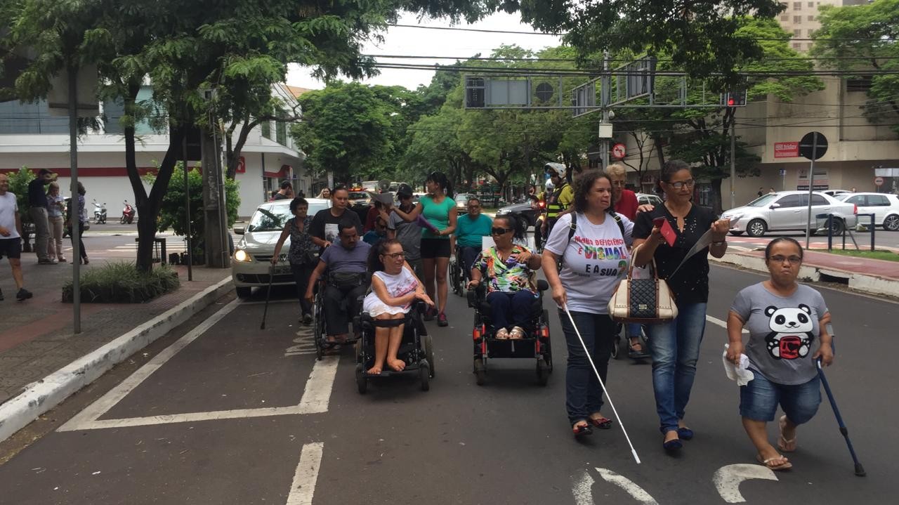 Passeata marca o Dia Internacional da Pessoa com Deficiência