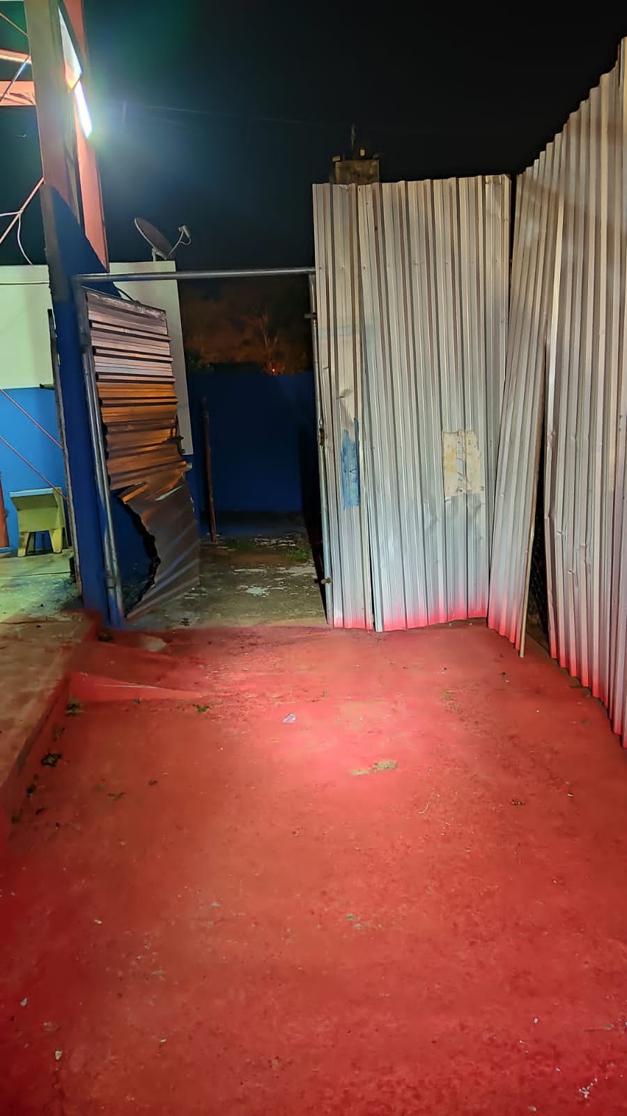 Após derrota, torcedores do Cianorte tentam invadir vestiário e entram em confronto com a PM