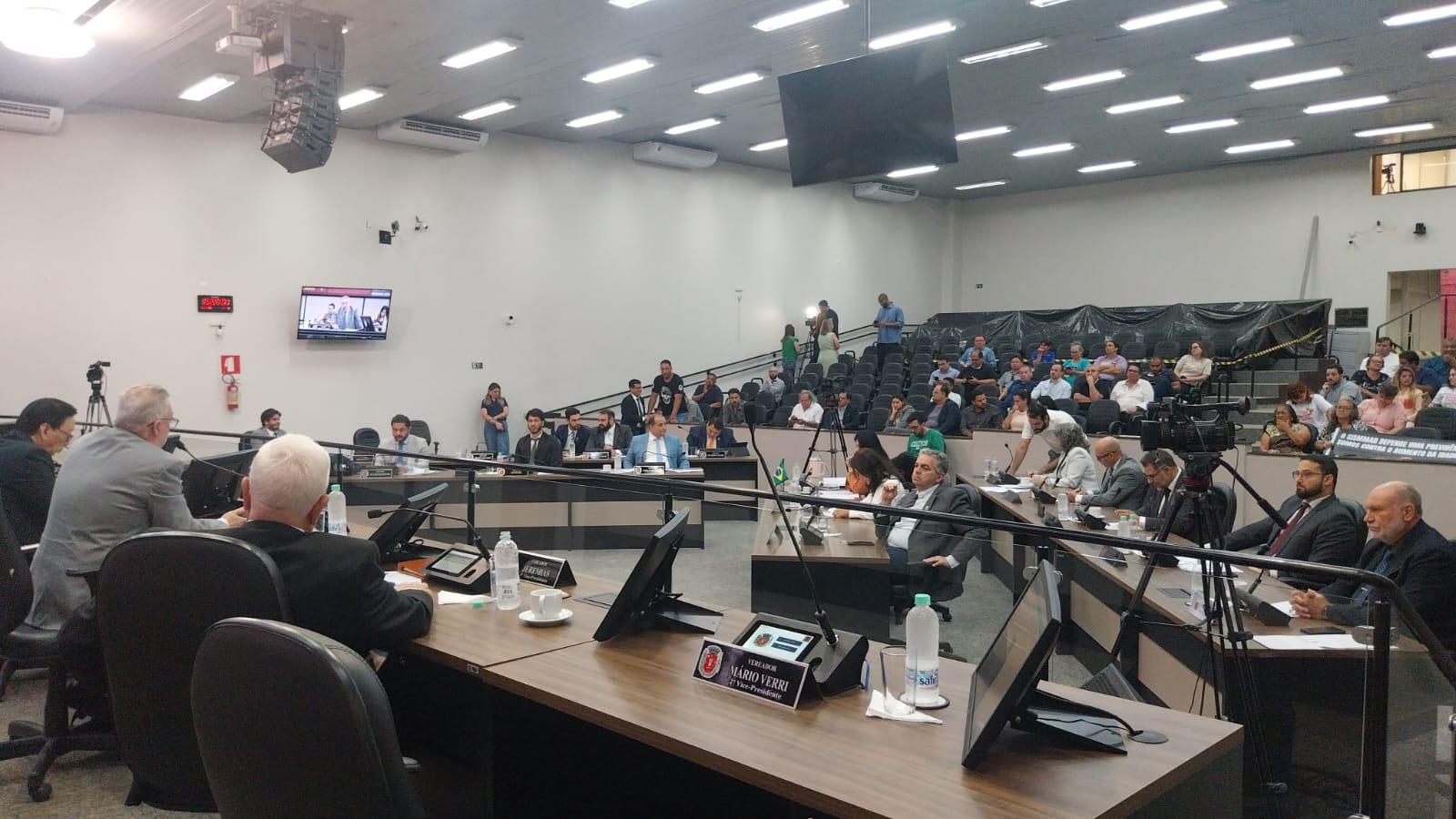 Vereadores votam projetos que alteram regras da Maringá Previdência