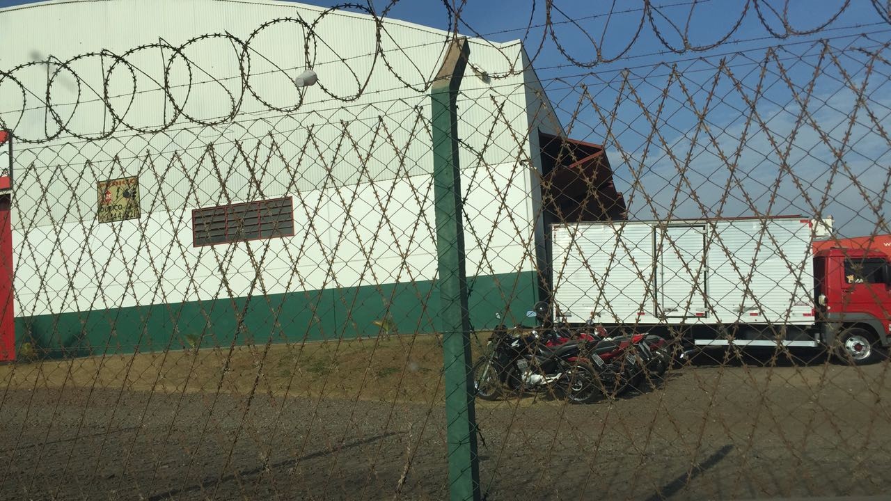 Transportadora é assaltada por grupo armado