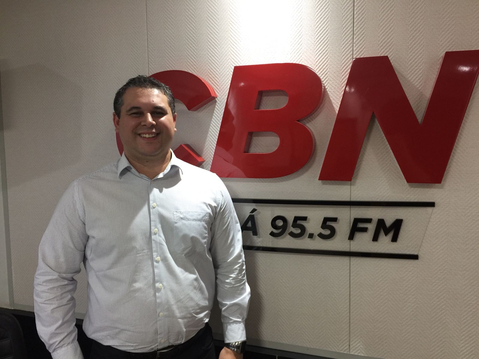 ‘Celular virou a extensão da mente’, diz psicólogo sobre nomofobia