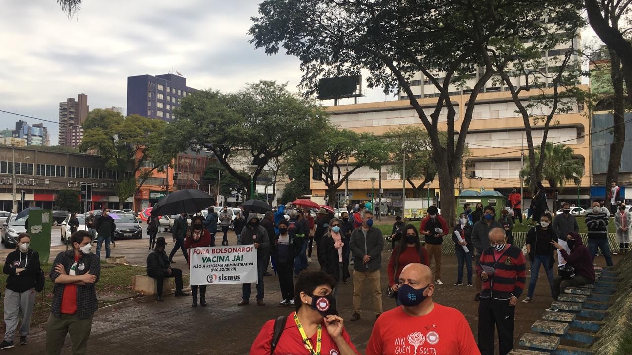Manifestantes protestam contra governo federal e pedem mais vacinas