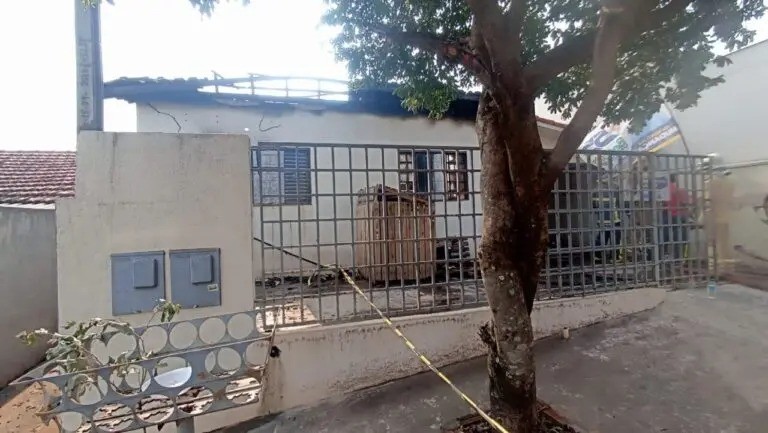 Incêndio destrói residência na região de Maringá