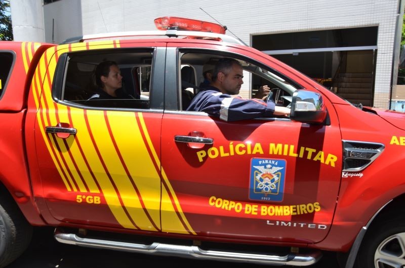 Carro capota várias vezes e condutora fica presa às ferragens