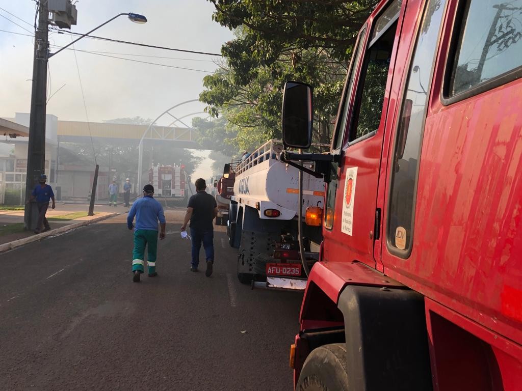 Incêndio em shopping atacadista: Semusp disponibiliza 5 caminhões pipa