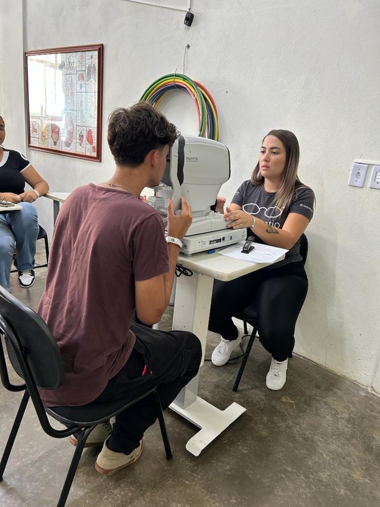 Crianças e adolescentes recebem atendimento oftalmológico gratuito