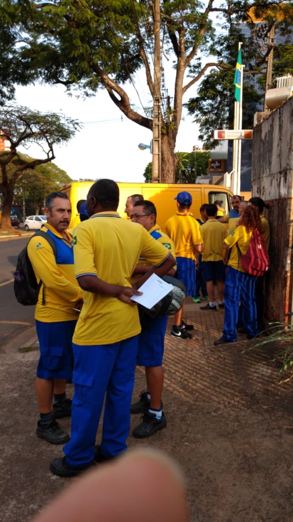 Trabalhadores dos Correios entram em greve