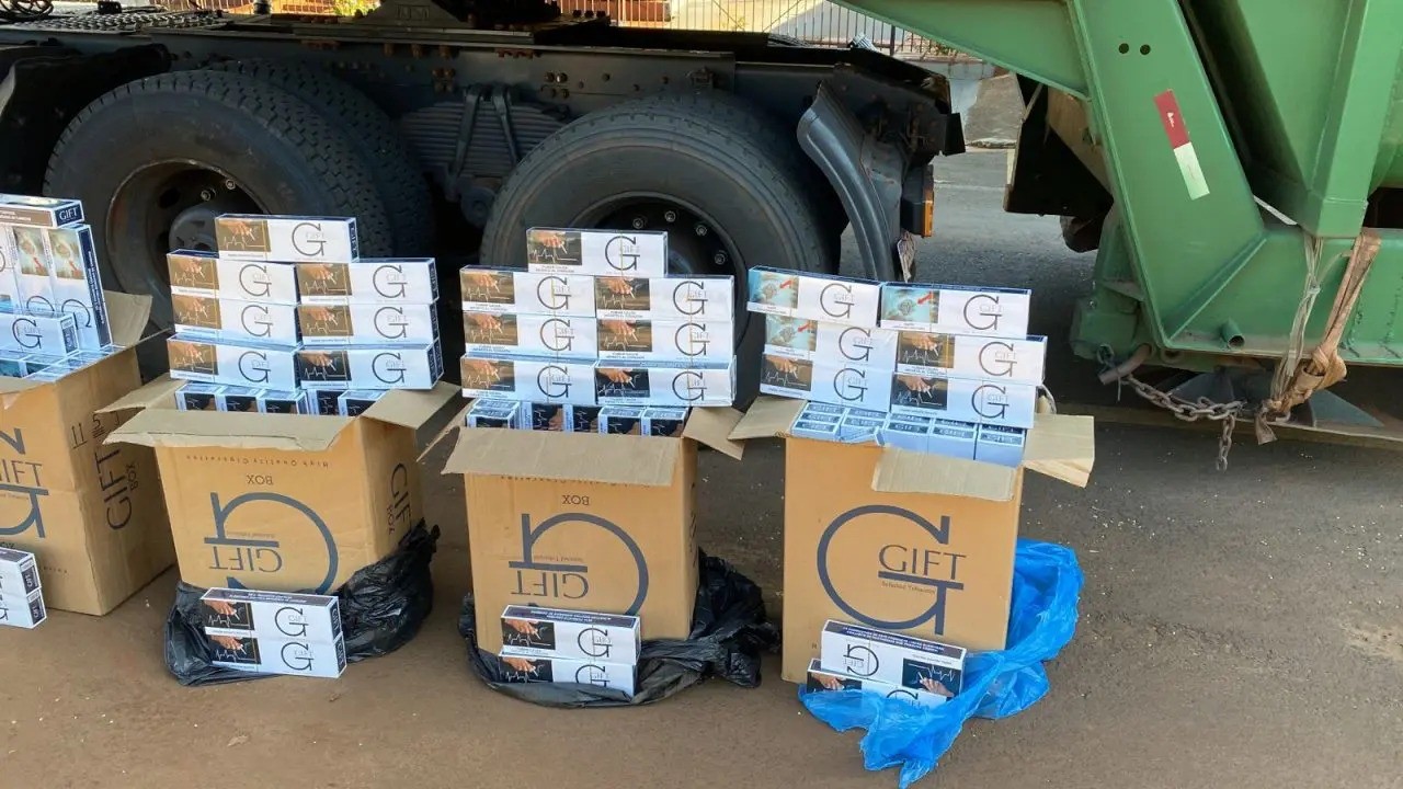 Cigarros contrabandeados são apreendidos em operação com Denarc de Maringá