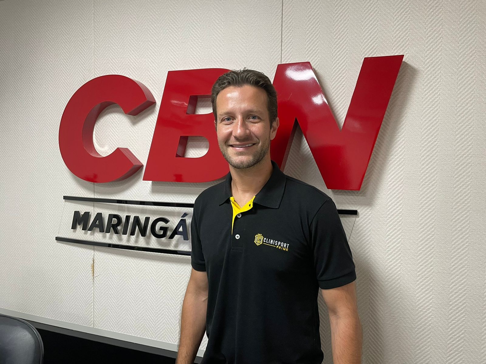 Empresário Kleber Barbão recebe prêmio Jovem Empreendedor