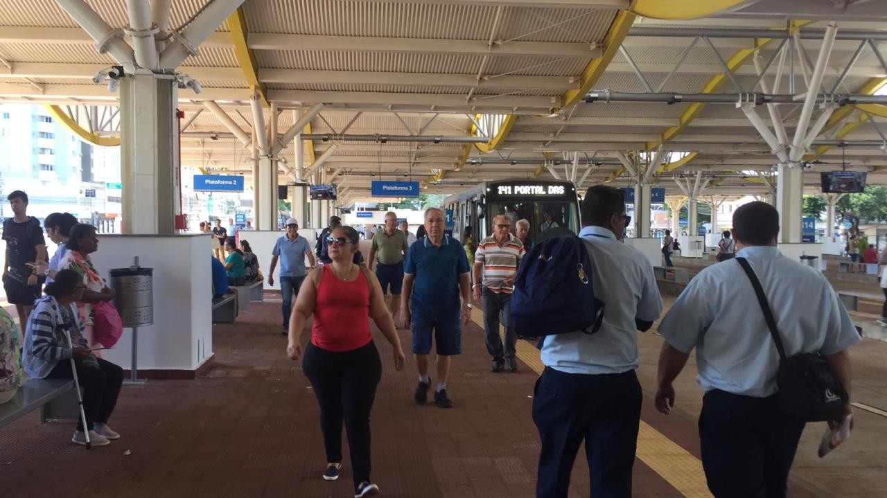 No primeiro dia útil, muitos usuários com dúvidas