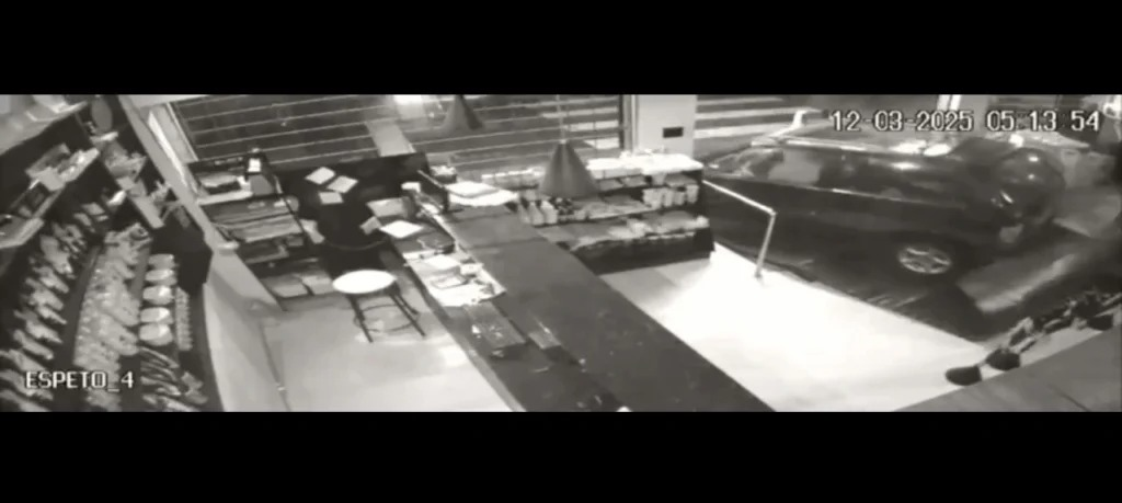 Homem usa carro em marcha à ré para arrombar açougue em Maringá