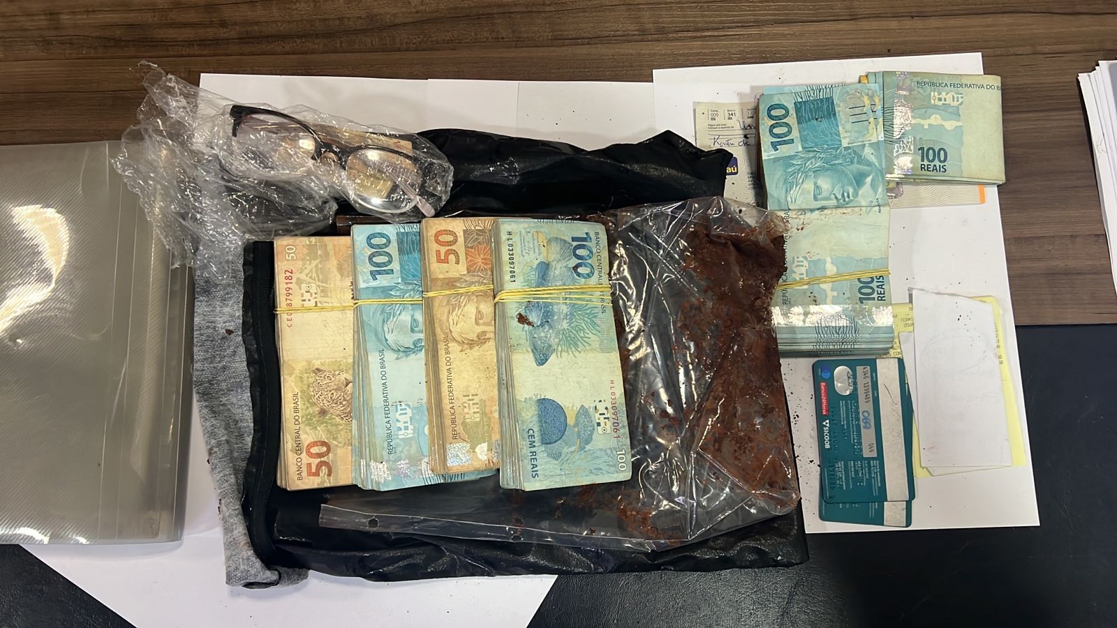 Funcionário rouba mais de R$ 40 mil de empresa e enterra no quintal