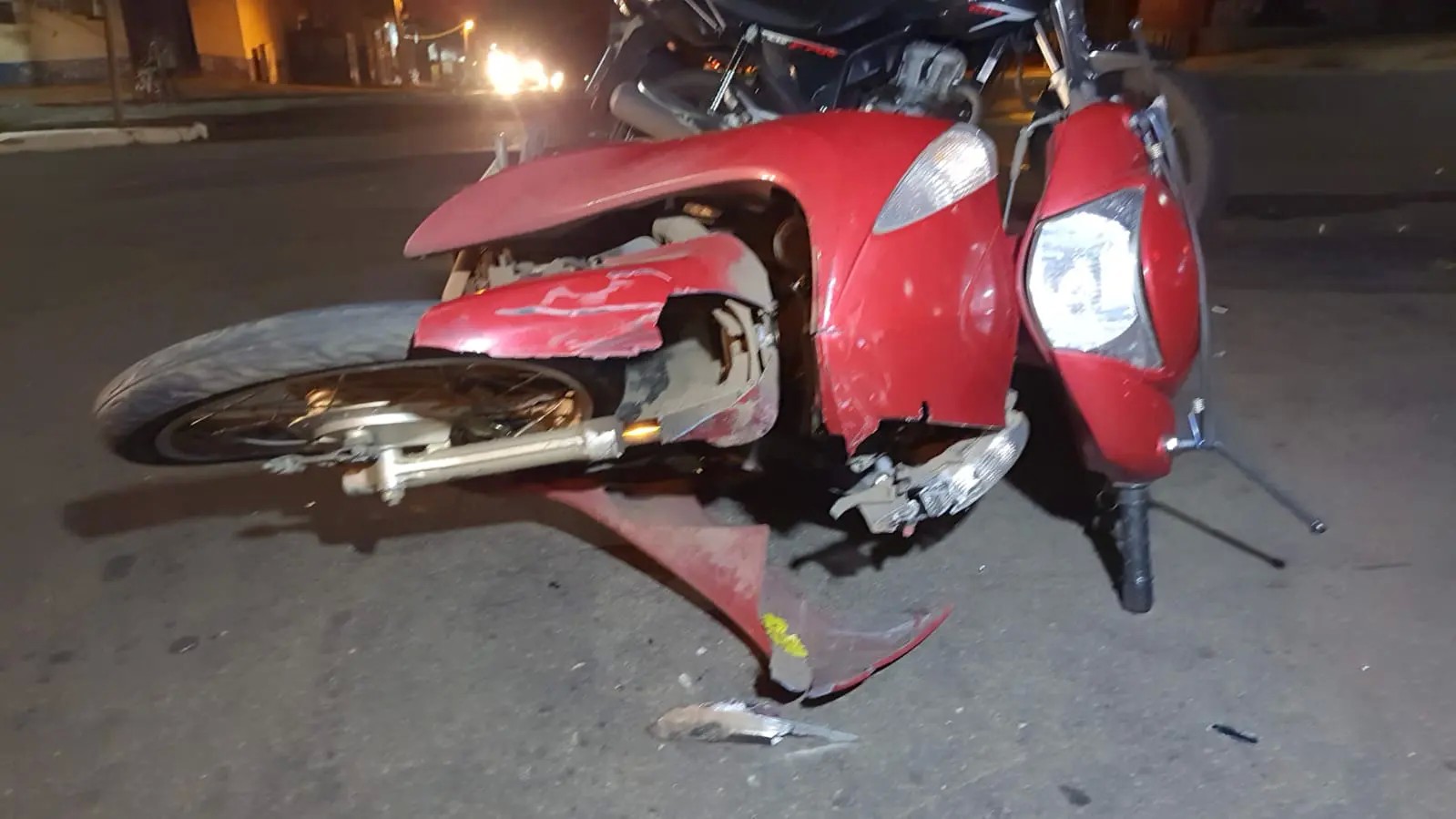 Jovens ficam gravemente feridos após mais um acidente envolvendo moto, em Maringá