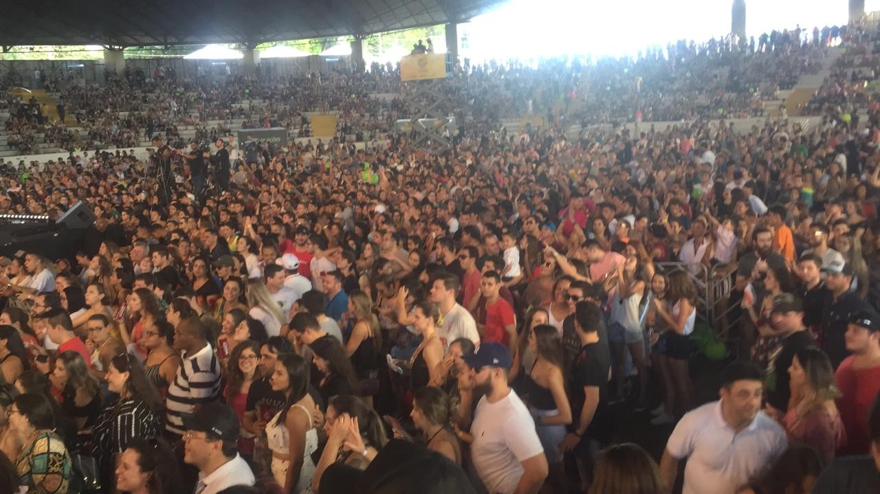 Com dois shows com banda, Dia do Bem atrai milhares