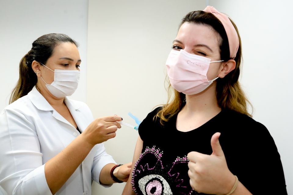 Após uma semana, Maringá retoma vacinação com a 1ª dose nesta sexta-feira (30)