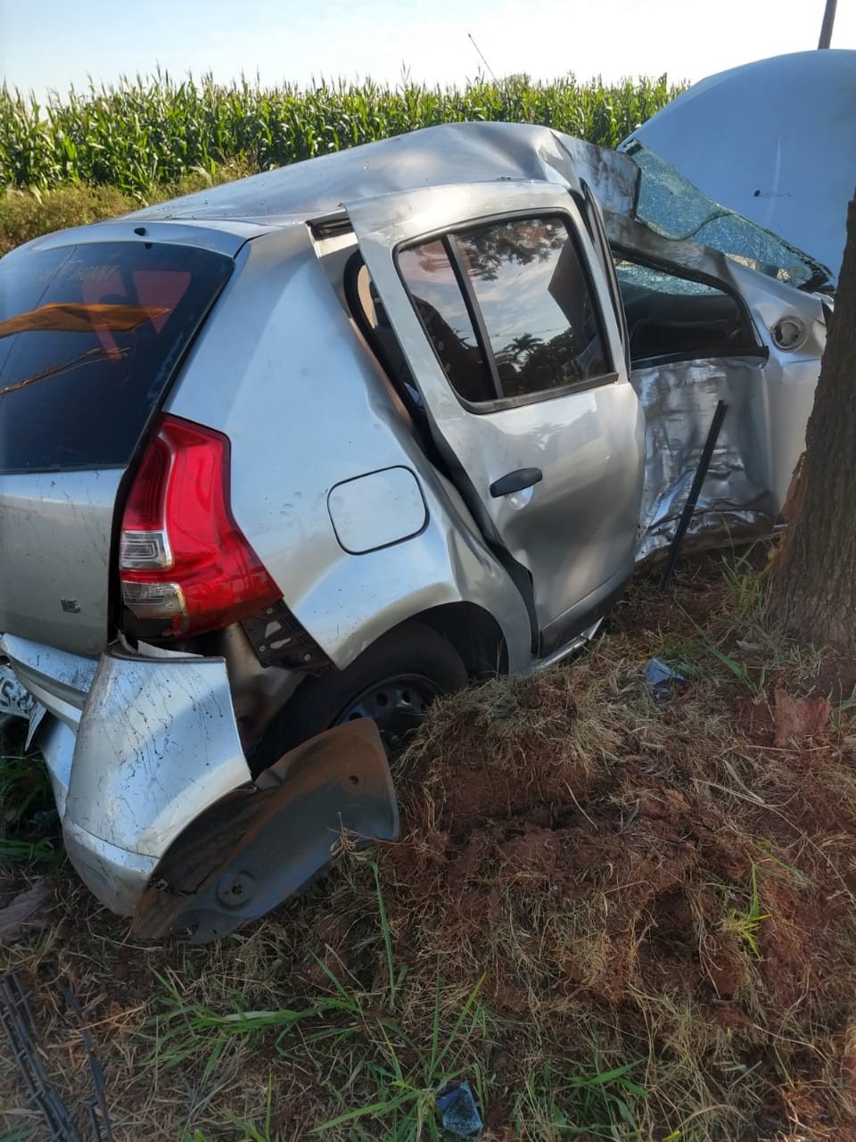 Motorista embriagado provoca acidente e foge