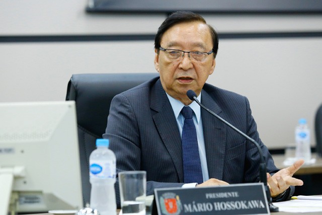 Após licença médica, Mário Hossokawa reassume a presidência da Câmara de Maringá