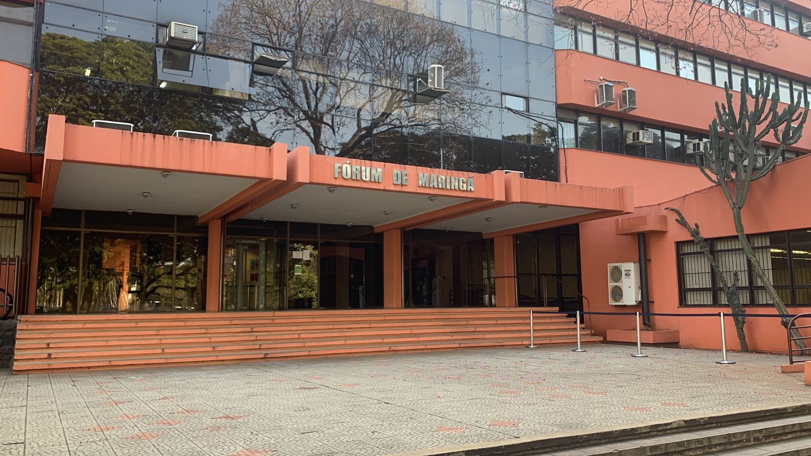 Homem que jogou água fervendo na companheira é colocado em liberdade