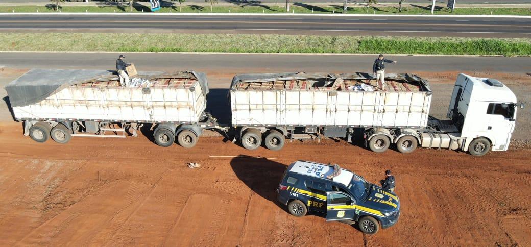 PRF apreende 600 mil maços de cigarros em bitrem de nove eixos