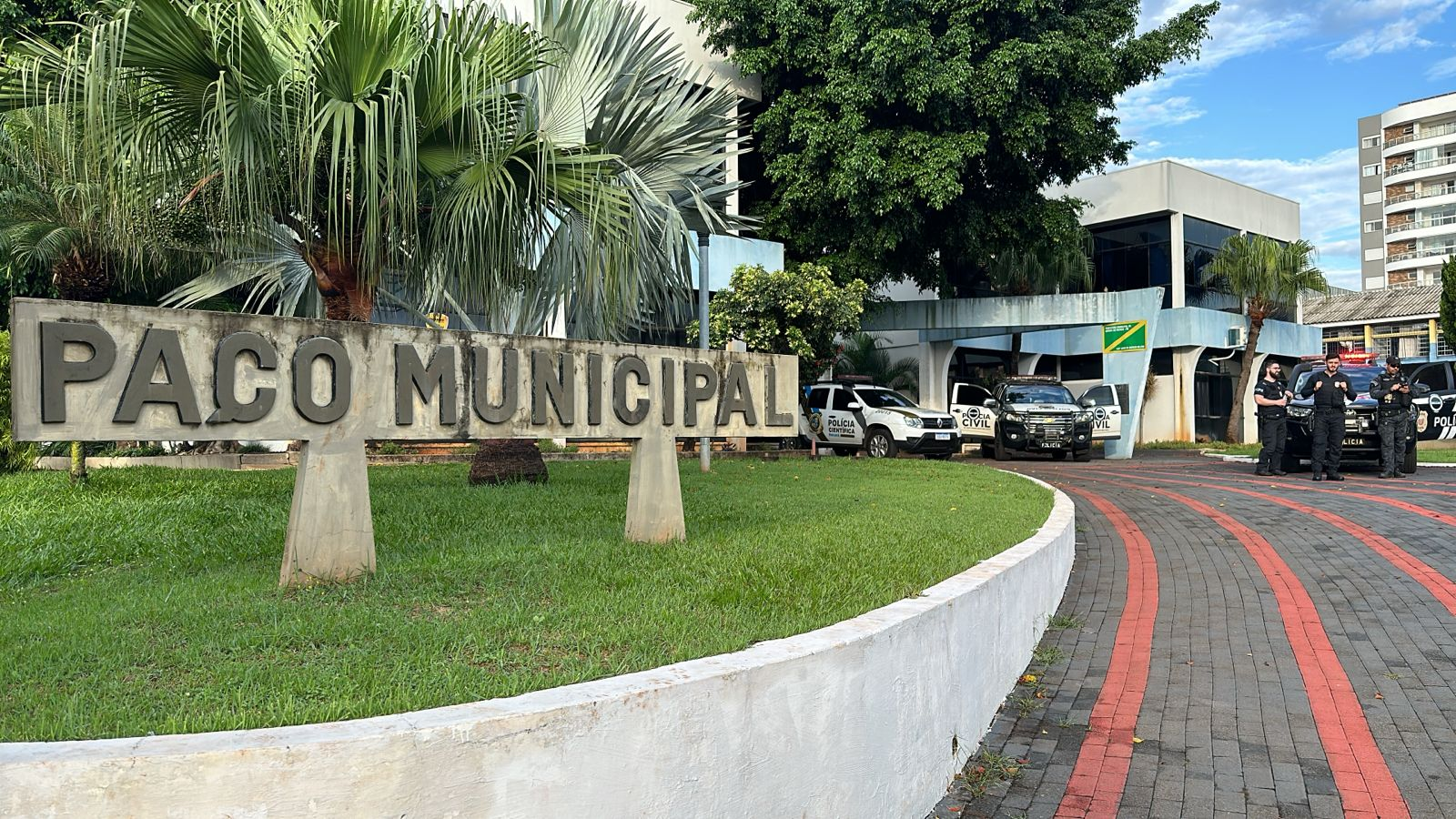 PC cumpre mandados de busca em Prefeitura de Quedas do Iguaçu