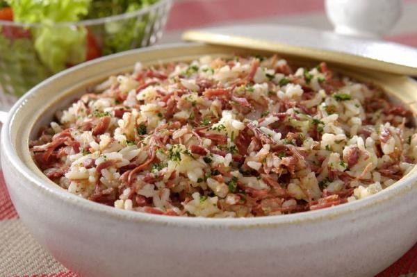 Arroz de carreteiro é comida de viajante