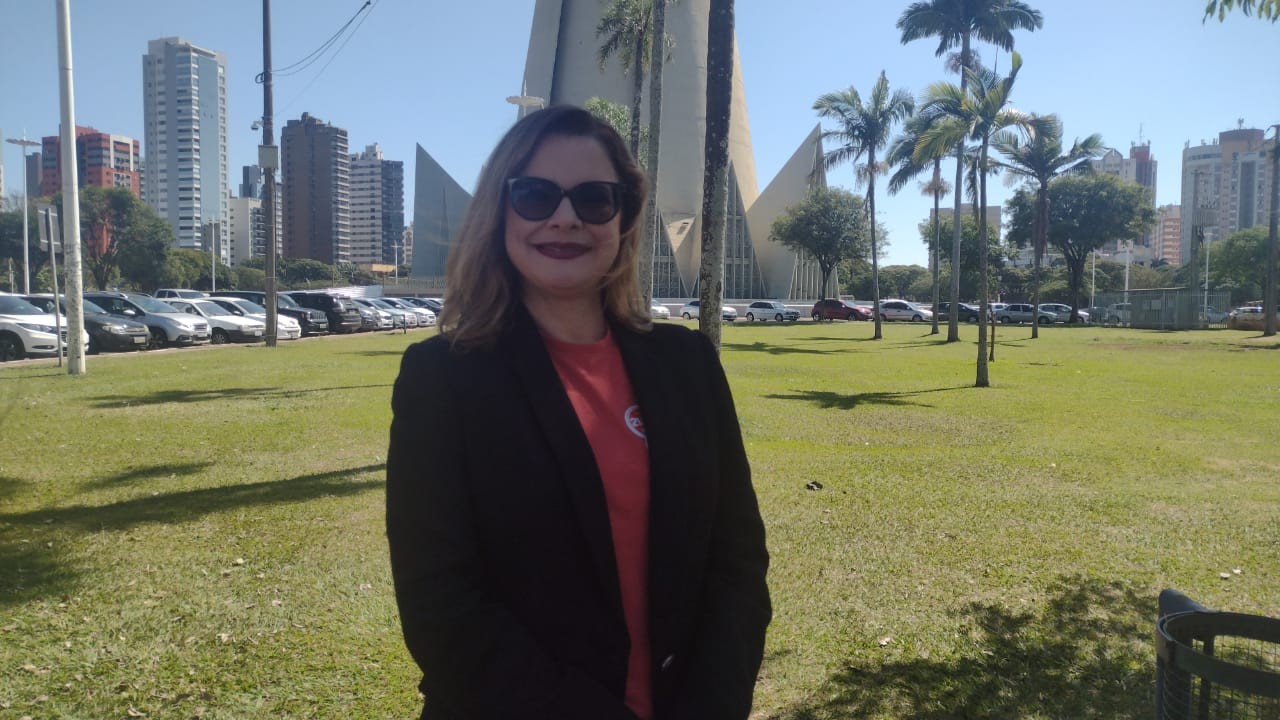 Candidata à Presidência pelo PCB faz campanha em Maringá