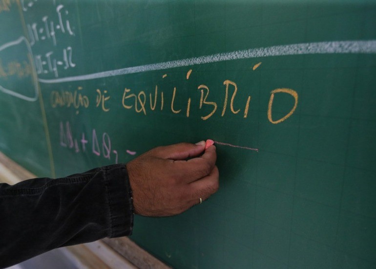 Professores são os mais afetados com trabalho remoto