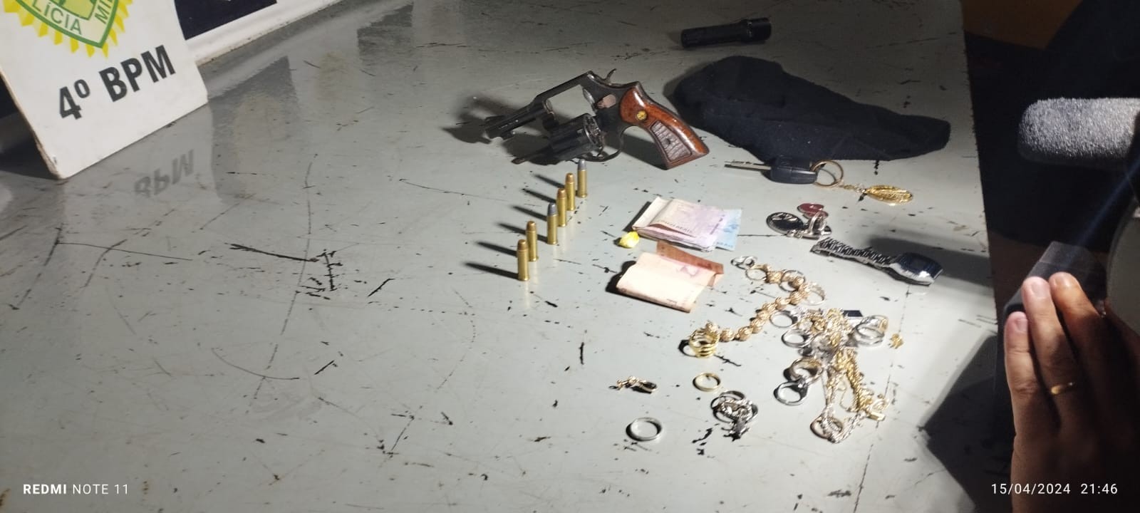 Ladrões invadem residência em Floresta e na fuga levam morador refém