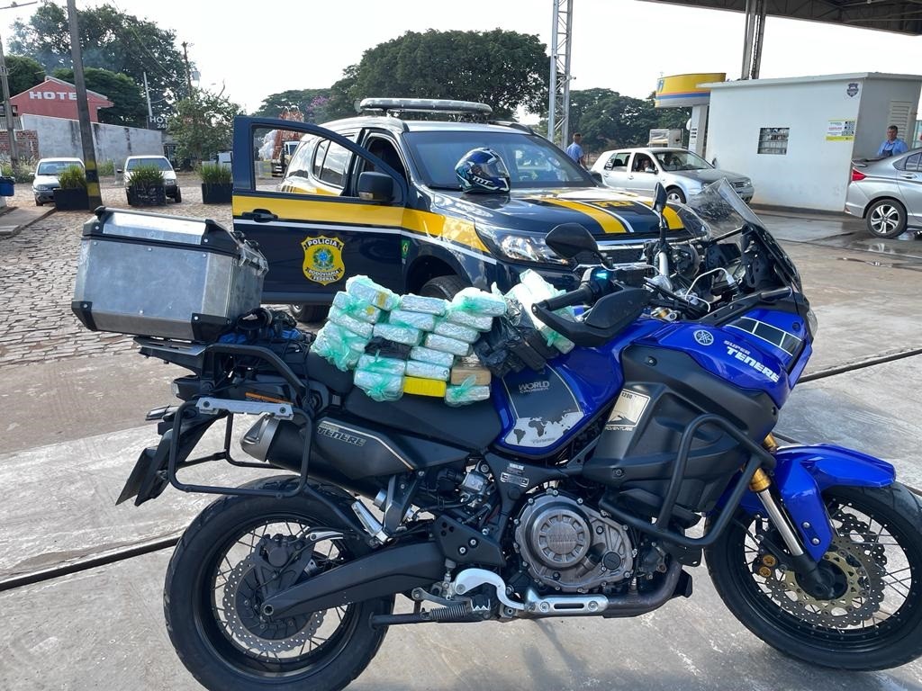 PRF apreende cocaína e pasta base em motocicleta de alta cilindrada