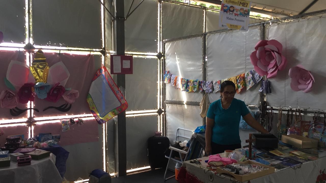 Um feirão expõe produtos e serviços de microempreendedores individuais