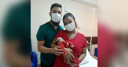 Ana Laura nasceu às 22h22 do dia 22/02/22 em Maringá