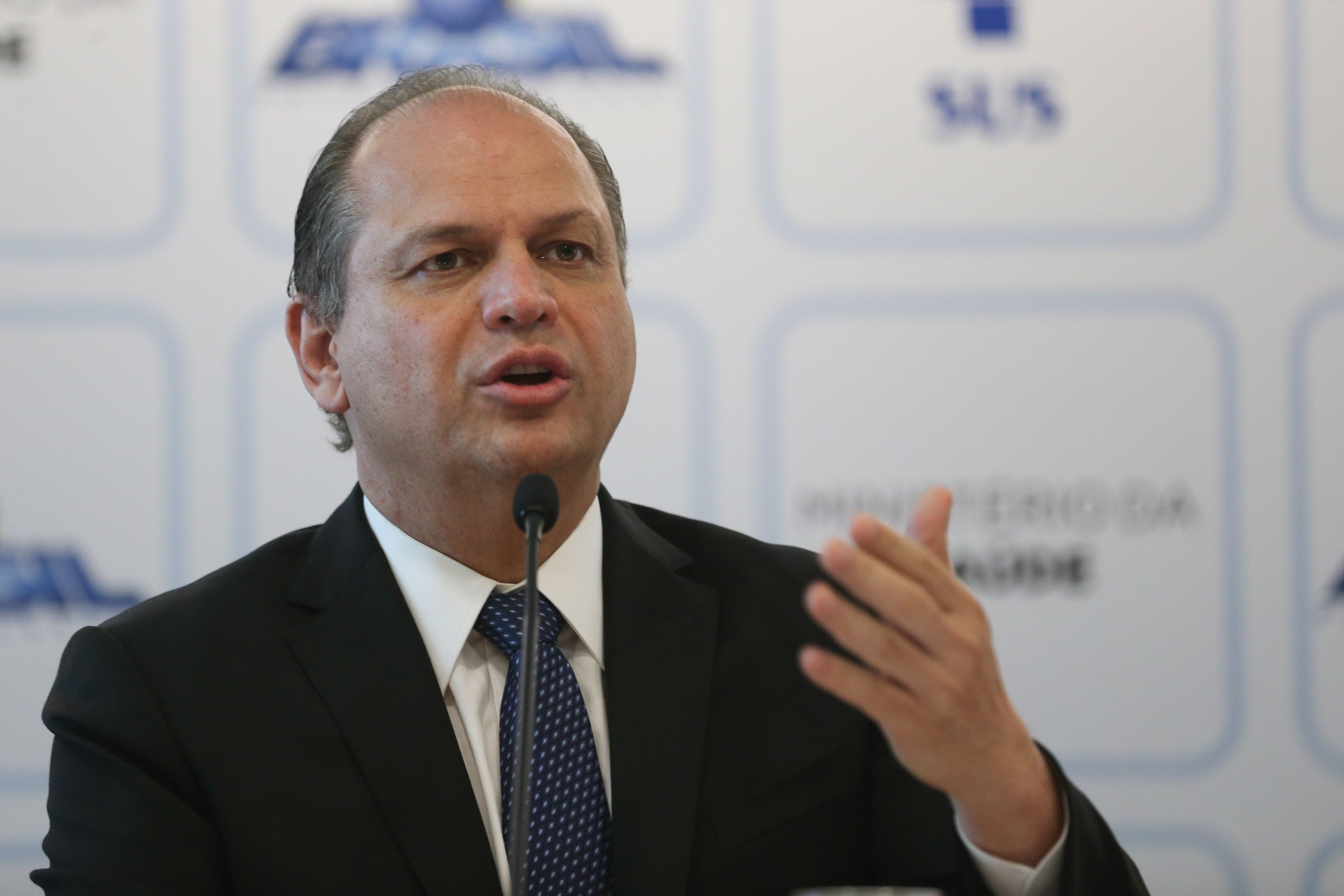 Ricardo Barros anuncia saída do Ministério da Saúde