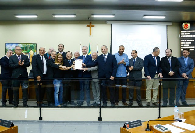 Projeto que altera celetistas para estatutários está na Câmara