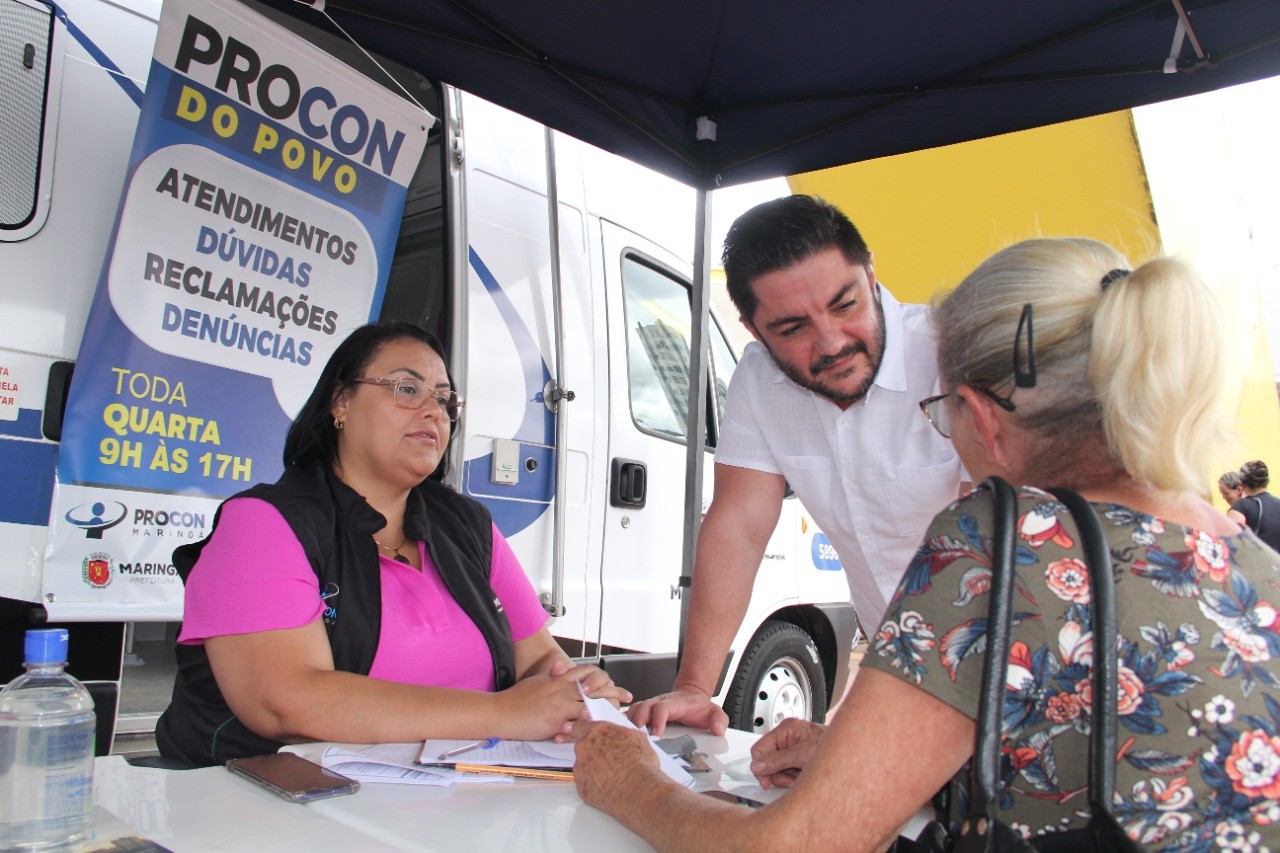 Procon de Maringá faz orientações no Terminal Urbano
