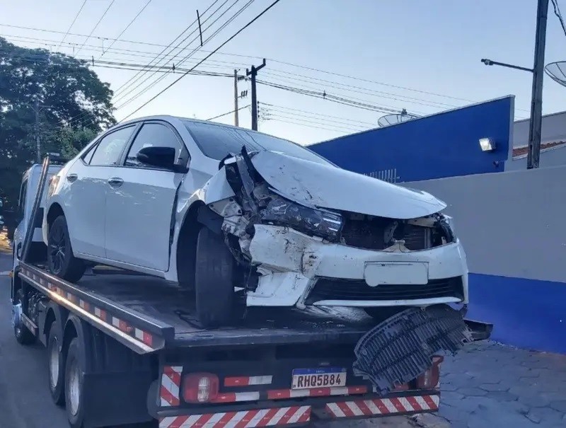 PM prende quadrilha após roubo de carro com refém na região