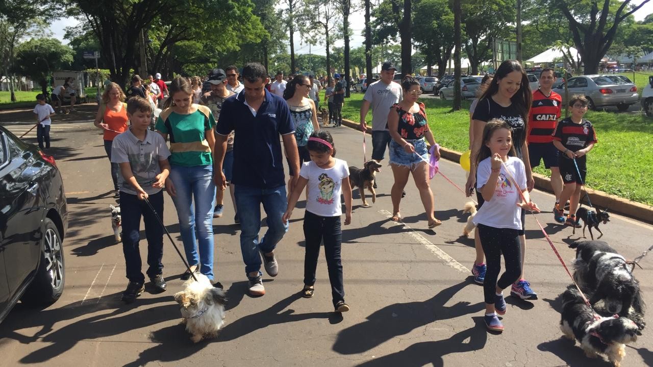 Evento reúne família, bichinhos e diversos serviços de saúde animal