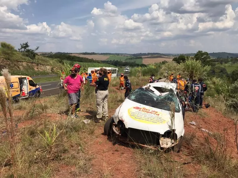 Jovem morre após carro capotar na BR-376, em Mandaguari