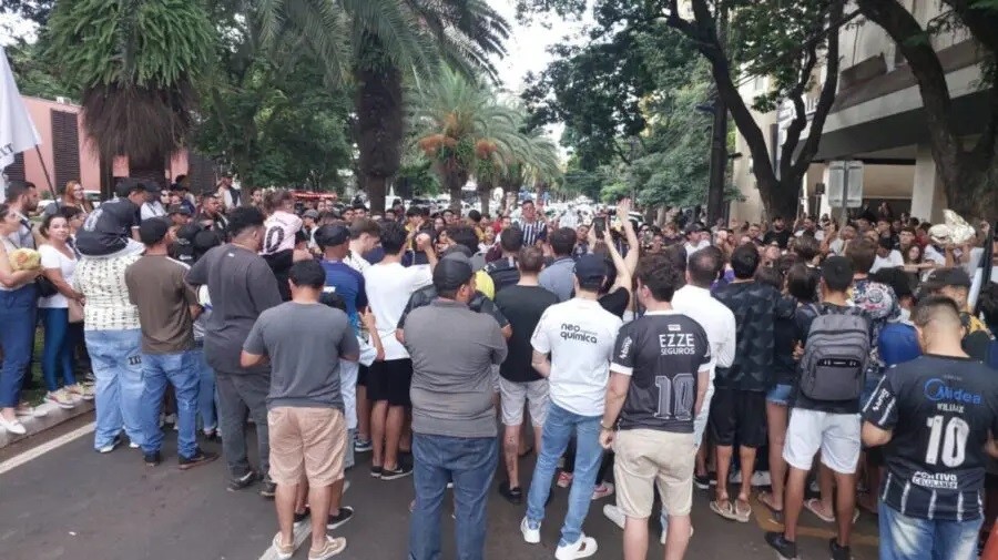 Veja como foi a chegada do Corinthians em Maringá