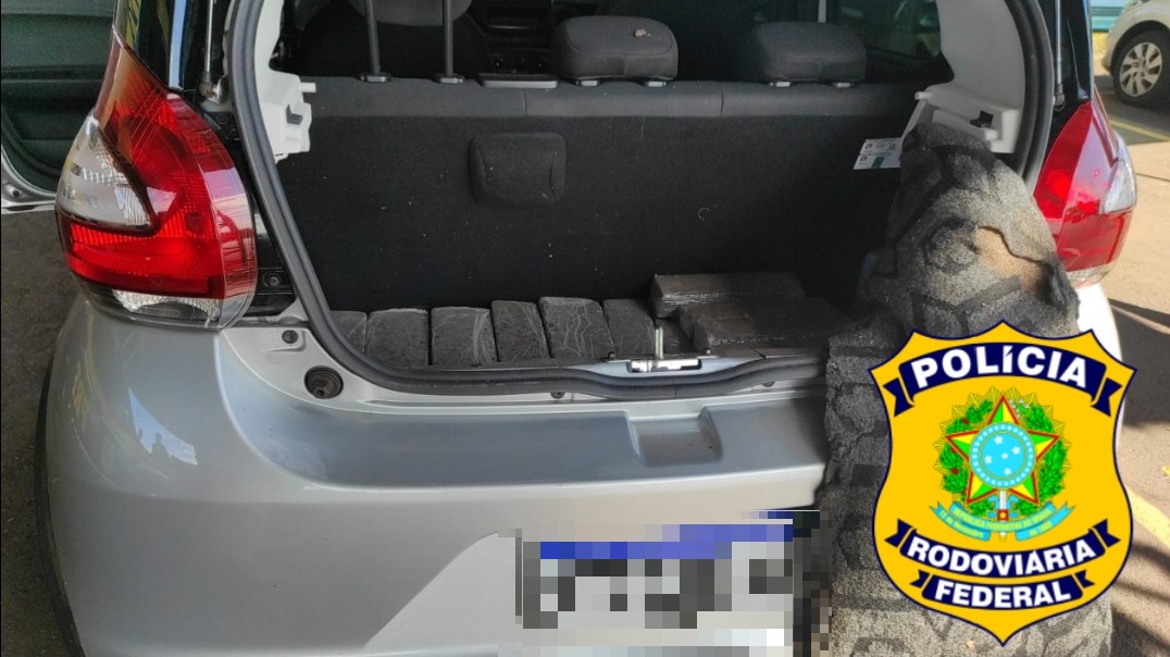 PRF apreende veículo com 73 kg de maconha