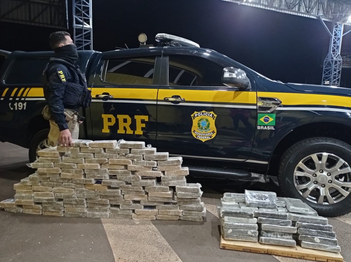 PRF apreende carga de cocaína em Jandaia do Sul
