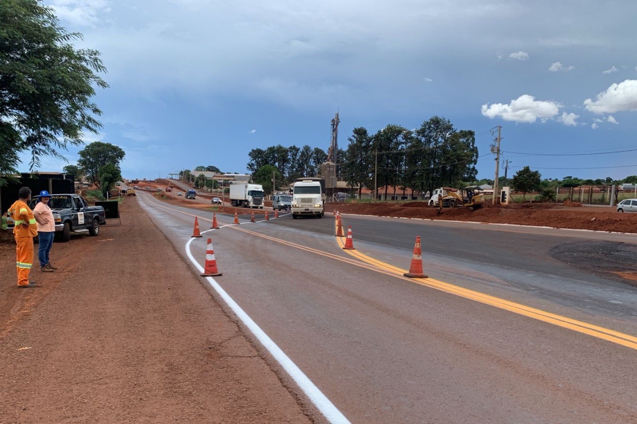 Obras na PR-323 alteram tráfego de veículos em Doutor Camargo