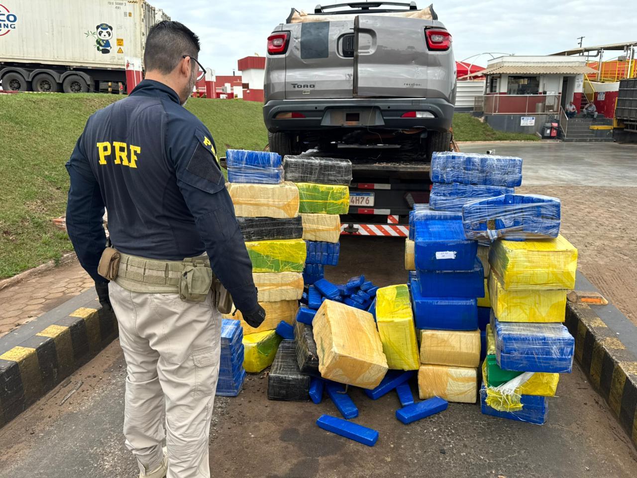 PRF apreende uma tonelada de maconha na BR-487