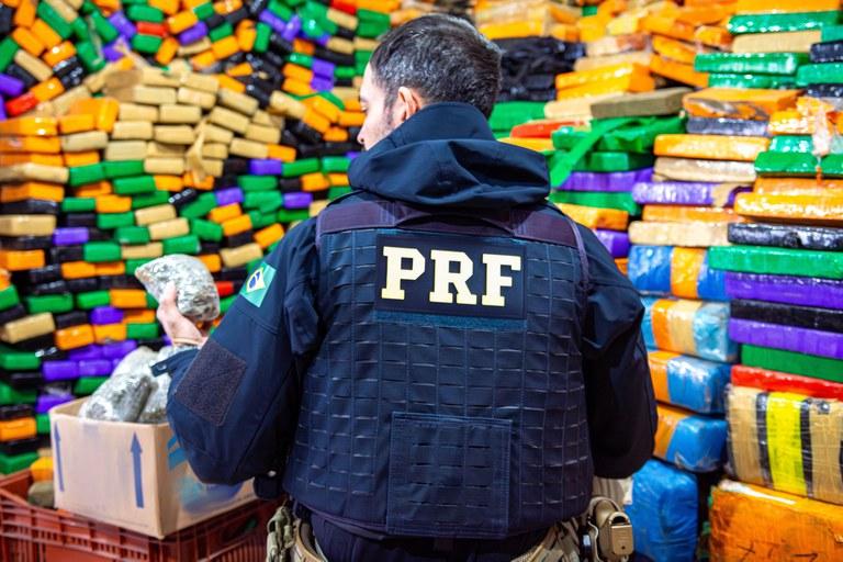 PRF registra recorde semestral de apreensões de drogas no Paraná