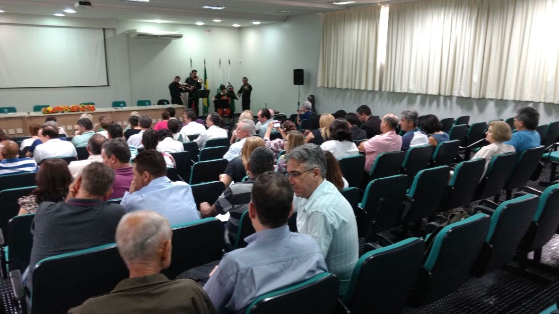 Mais de 400 servidores estaduais aposentados são homenageados