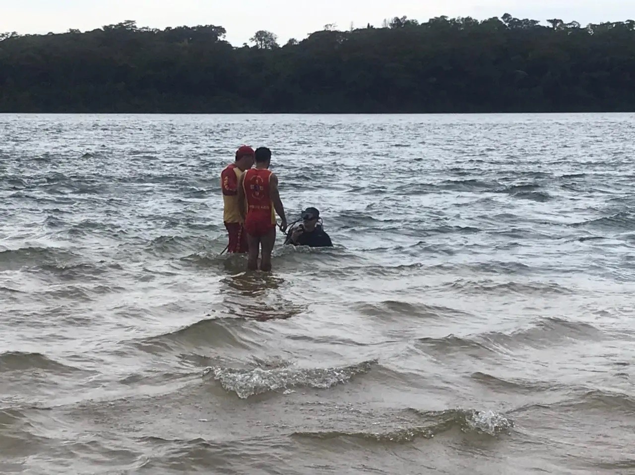 Bombeiros procuram homem que desapareceu após se afogar no Rio Paraná