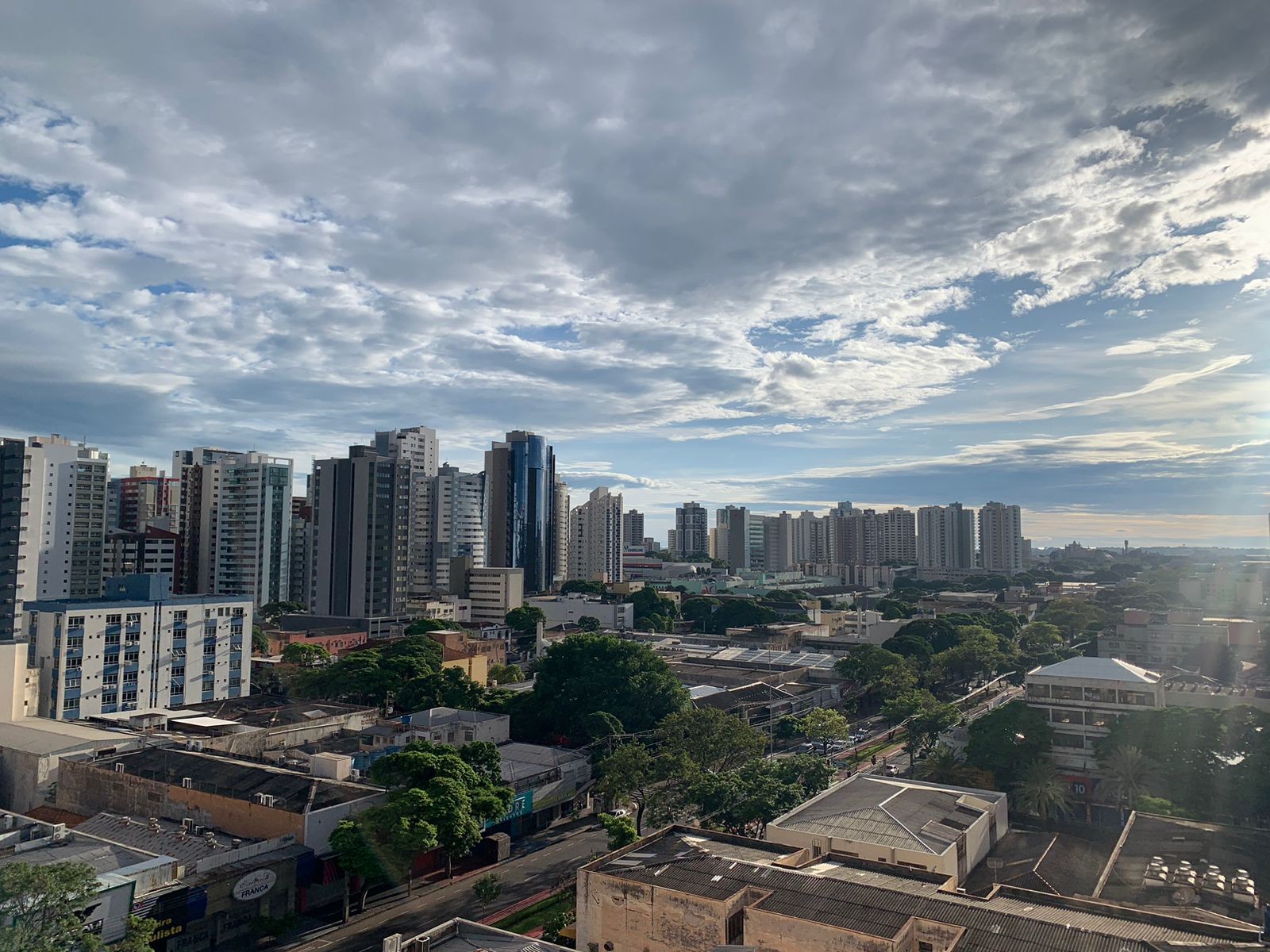 Quinta-feira (16) de tempo instável e nebulosidade, em Maringá