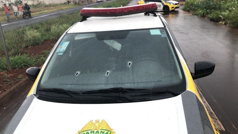 Suspeito de roubo morre e outro é baleado em confronto com polícia